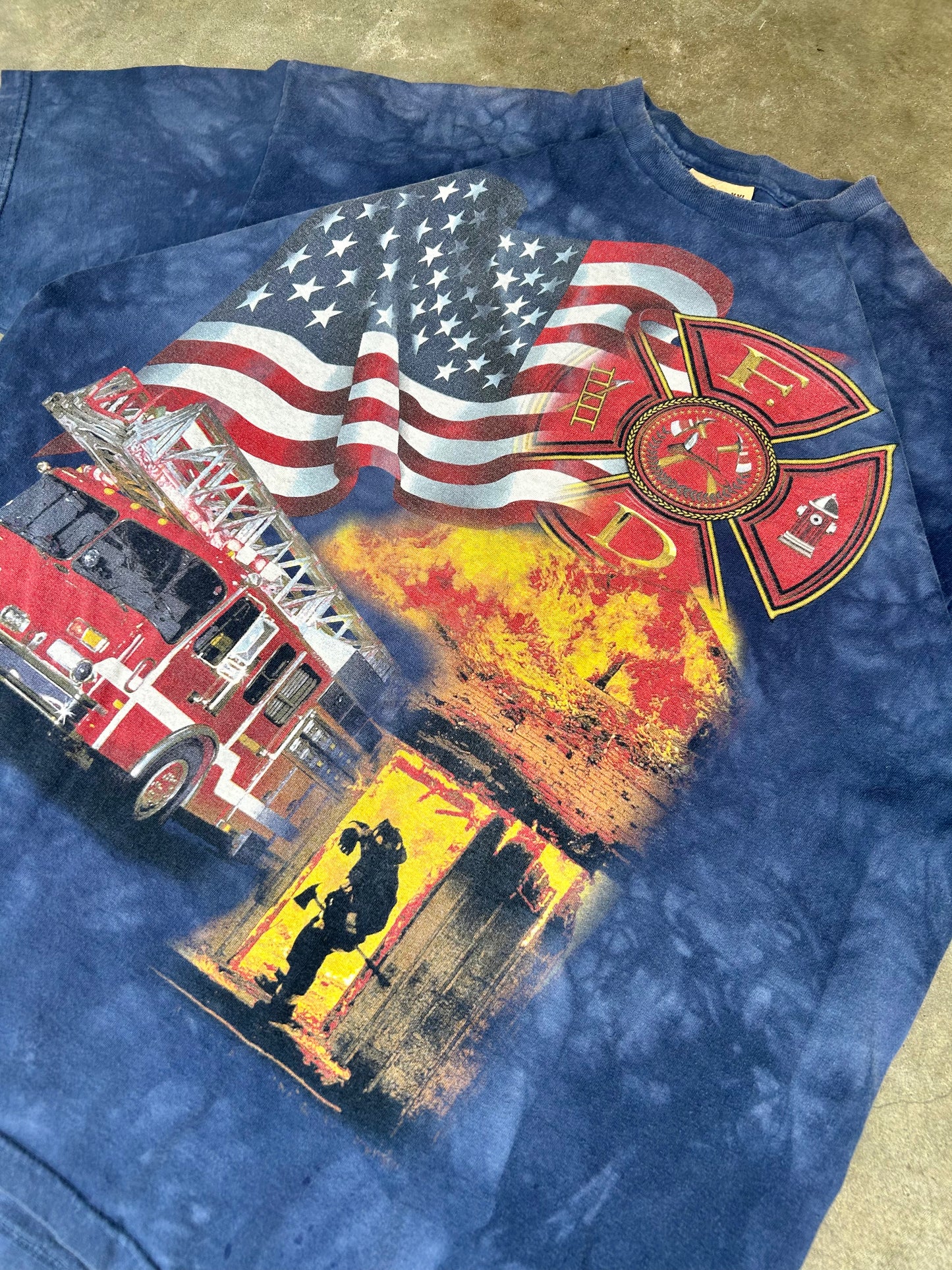 The Mountain USA Graphic Tee